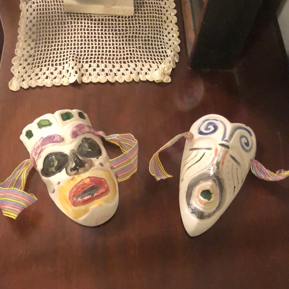 🌺Two Theater masks